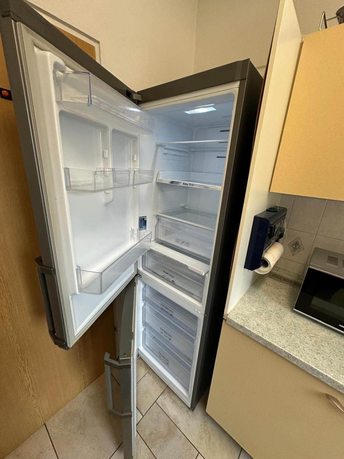 City Center - 4 Room Apartment With Kitchen And 2 Bathrooms Nuremberg Bagian luar foto